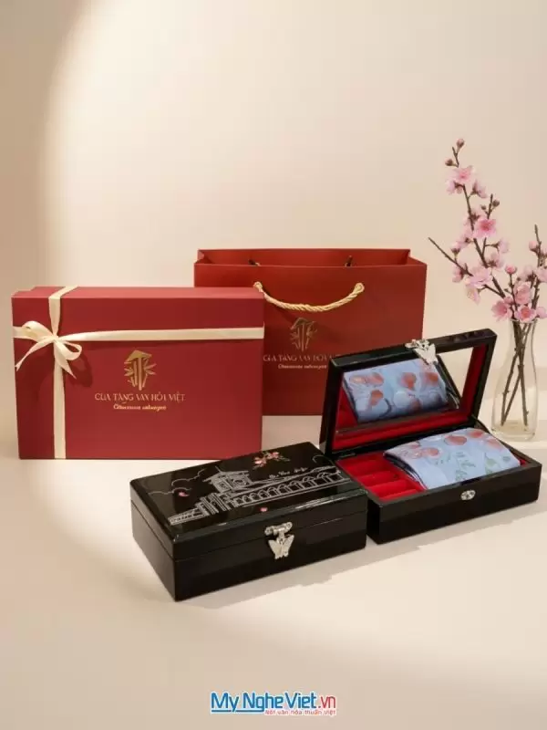 Set quà tặng khăn lụa vẽ tay và hộp trang sức sơn mài cao cấp
