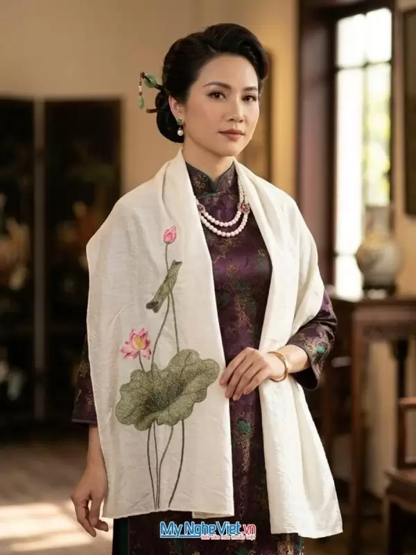 Khăn lụa đũi tơ tằm thêu tay hoa sen cao cấp