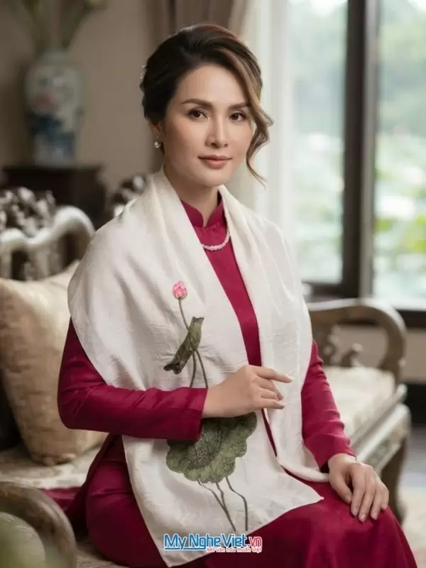 Khăn lụa đũi tơ tằm thêu tay hoa sen cao cấp