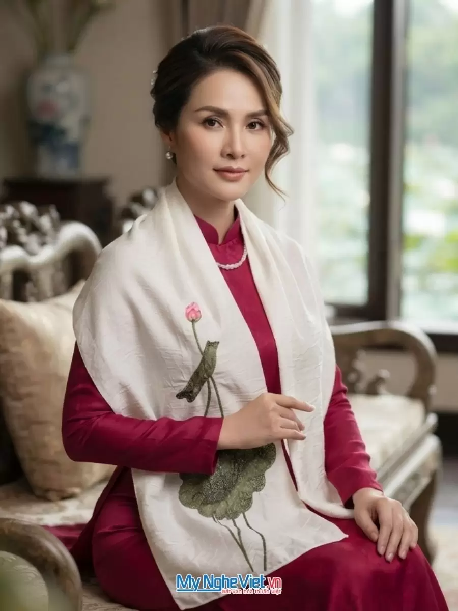khan-lua-dui-to-tam-theu-tay (5) Khăn lụa đũi tơ tằm thêu tay hoa sen cao cấp