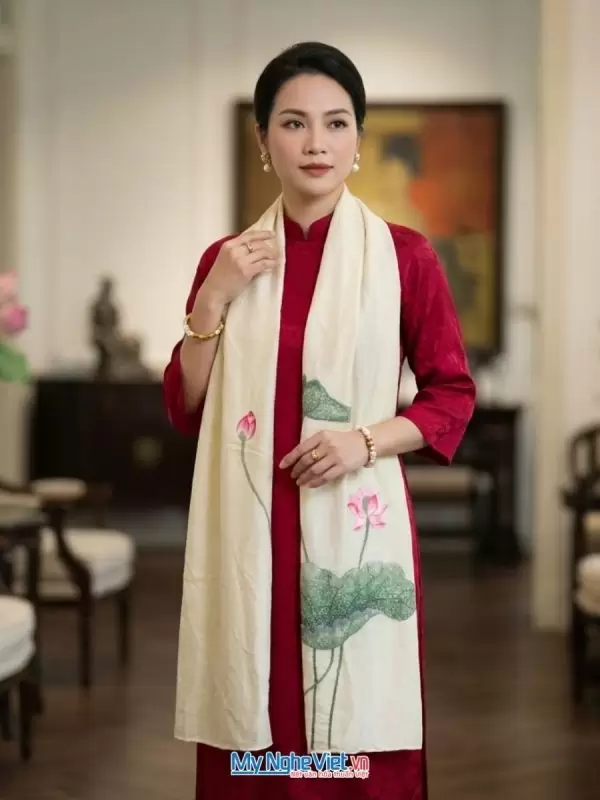 Khăn Lụa Đũi Thêu Tay Hoa Sen Màu Kem 100% Silk Cao Cấp KLNC40200/6