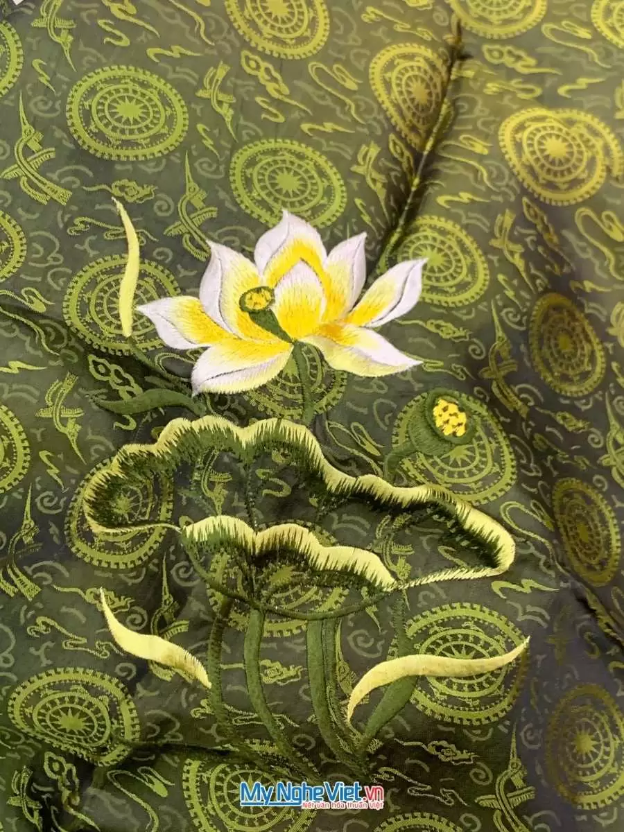 khan-lua-to-tam-theu-hoa-sen-4.jpg