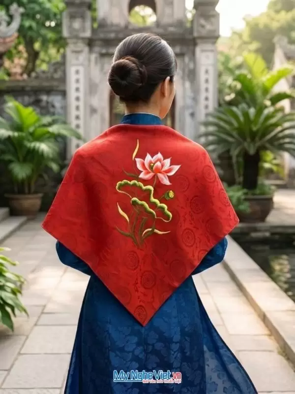 Khăn Lụa Tơ Tằm Thêu Hoa Sen Trống Đồng Màu Đỏ KLTA9090/31
