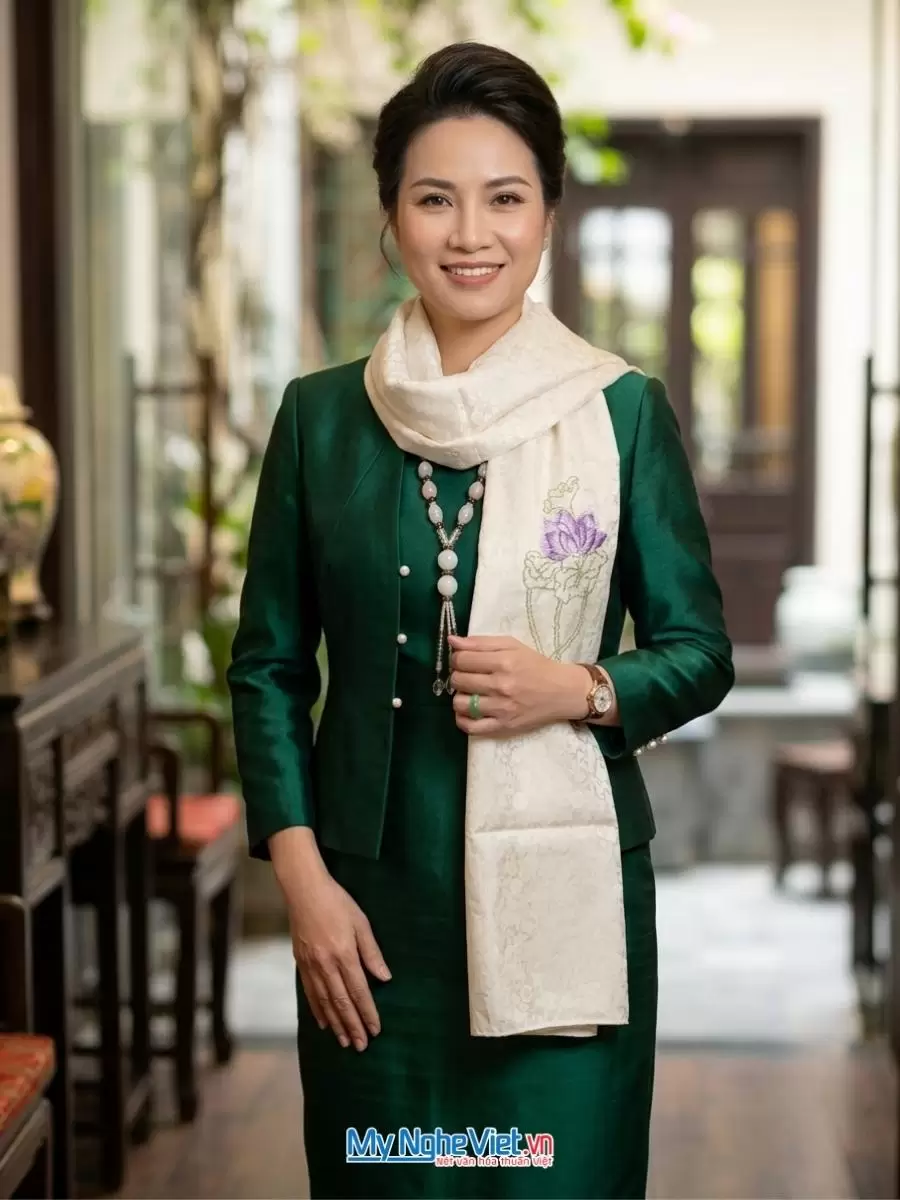khan-lua-to-tam-theu-tay (3) Khăn lụa tơ tằm thêu tay cao cấp