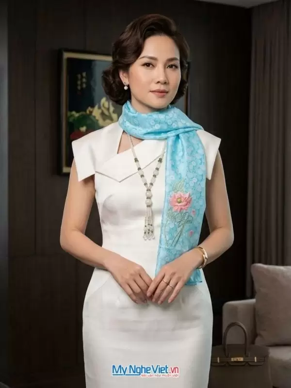 Khăn lụa tơ tằm thêu tay cao cấp